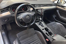 valkoinen Volkswagen Passat 2018 kuva 8.