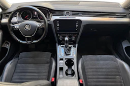 valkoinen Volkswagen Passat 2018 kuva 9.