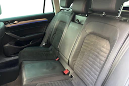 valkoinen Volkswagen Passat 2018 kuva 11.