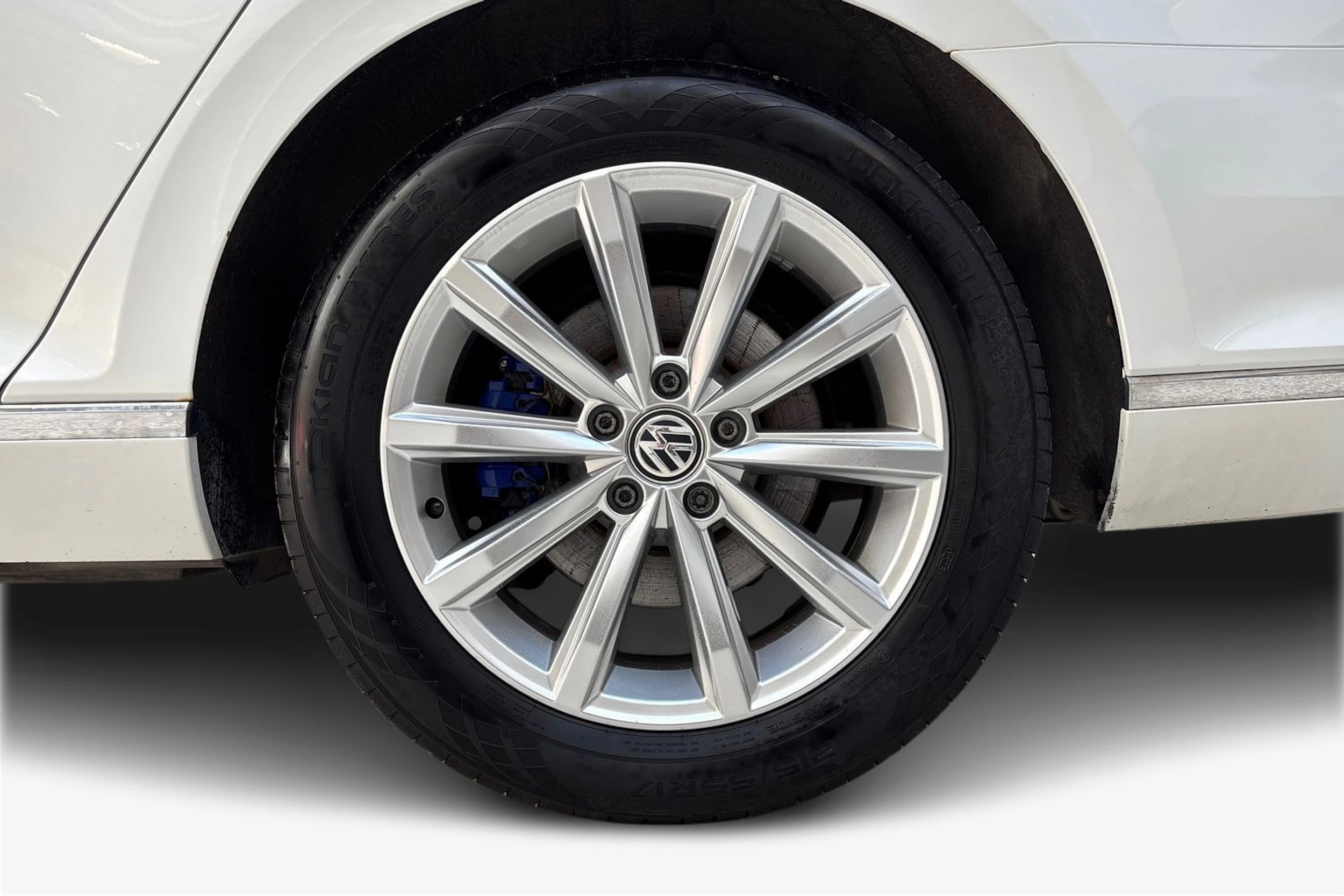 valkoinen Volkswagen Passat 2018 kuva 12.