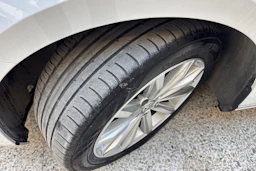 valkoinen Volkswagen Passat 2018 kuva 13.