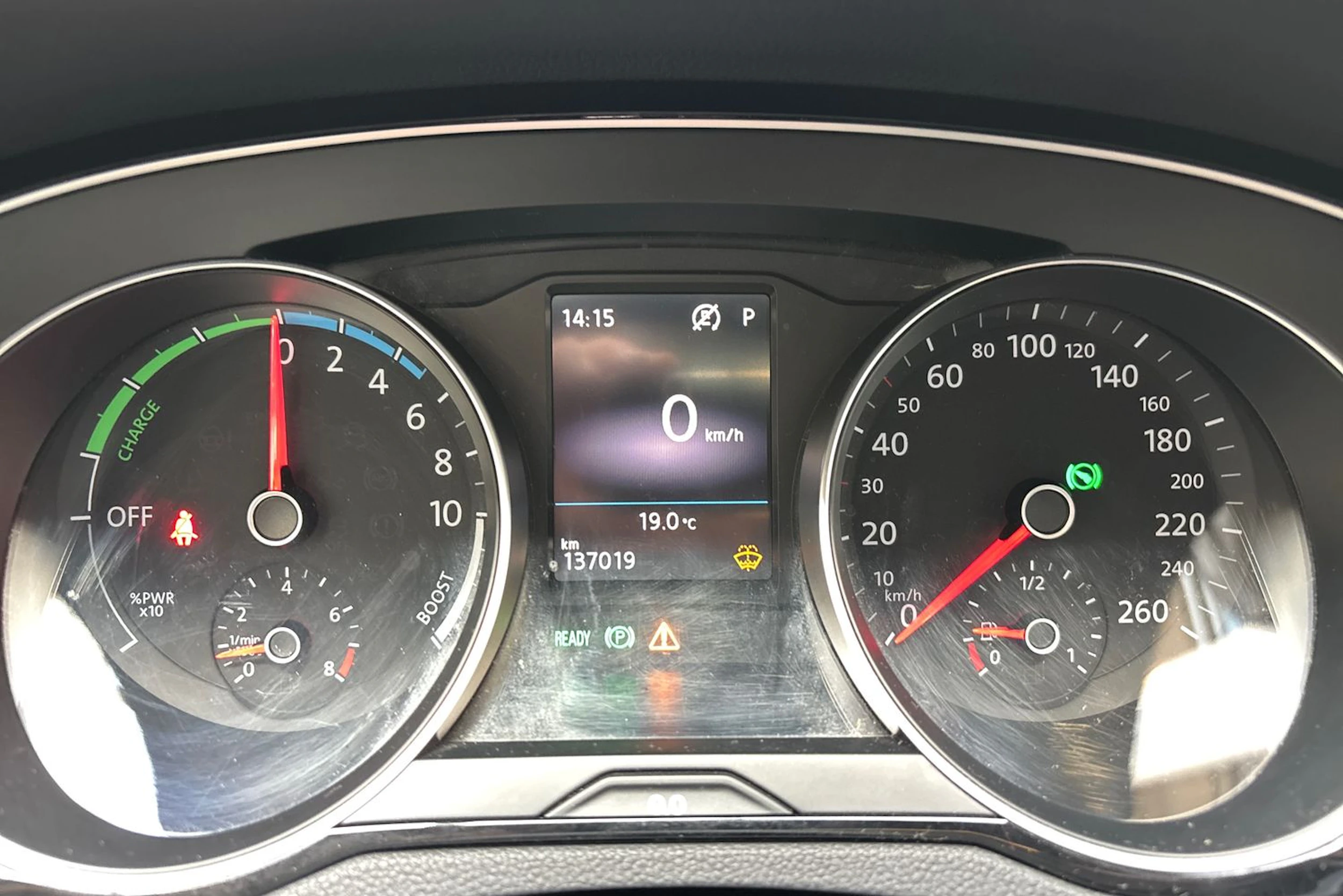valkoinen Volkswagen Passat 2018 kuva 20.