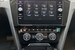 valkoinen Volkswagen Passat 2018 kuva 22.