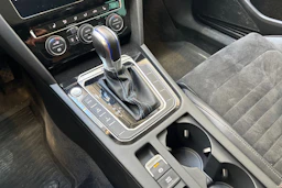 valkoinen Volkswagen Passat 2018 kuva 23.