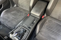 valkoinen Volkswagen Passat 2018 kuva 24.