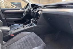 valkoinen Volkswagen Passat 2018 kuva 25.