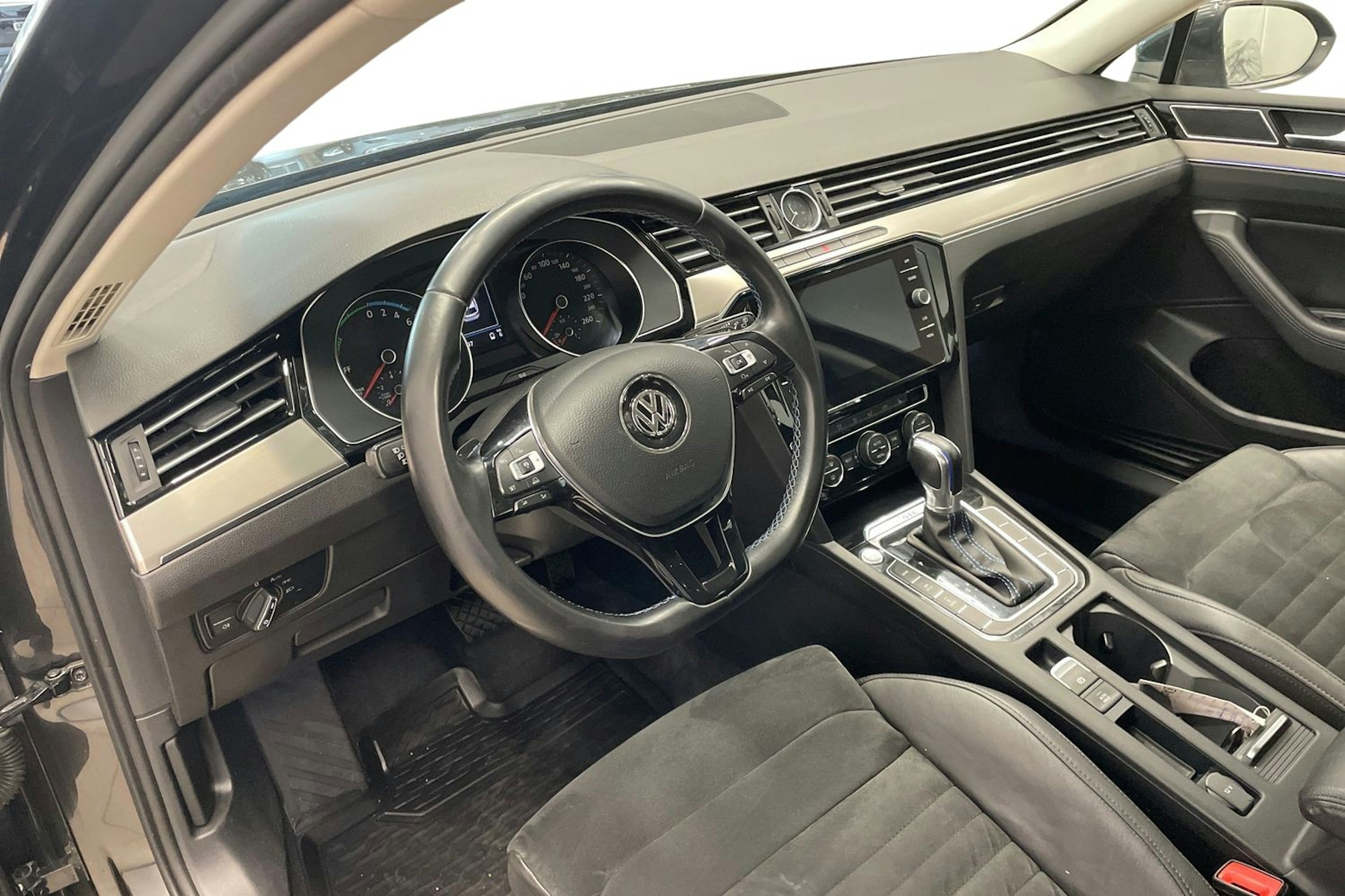 Harmaa Volkswagen PASSAT 2018 kuva 6.