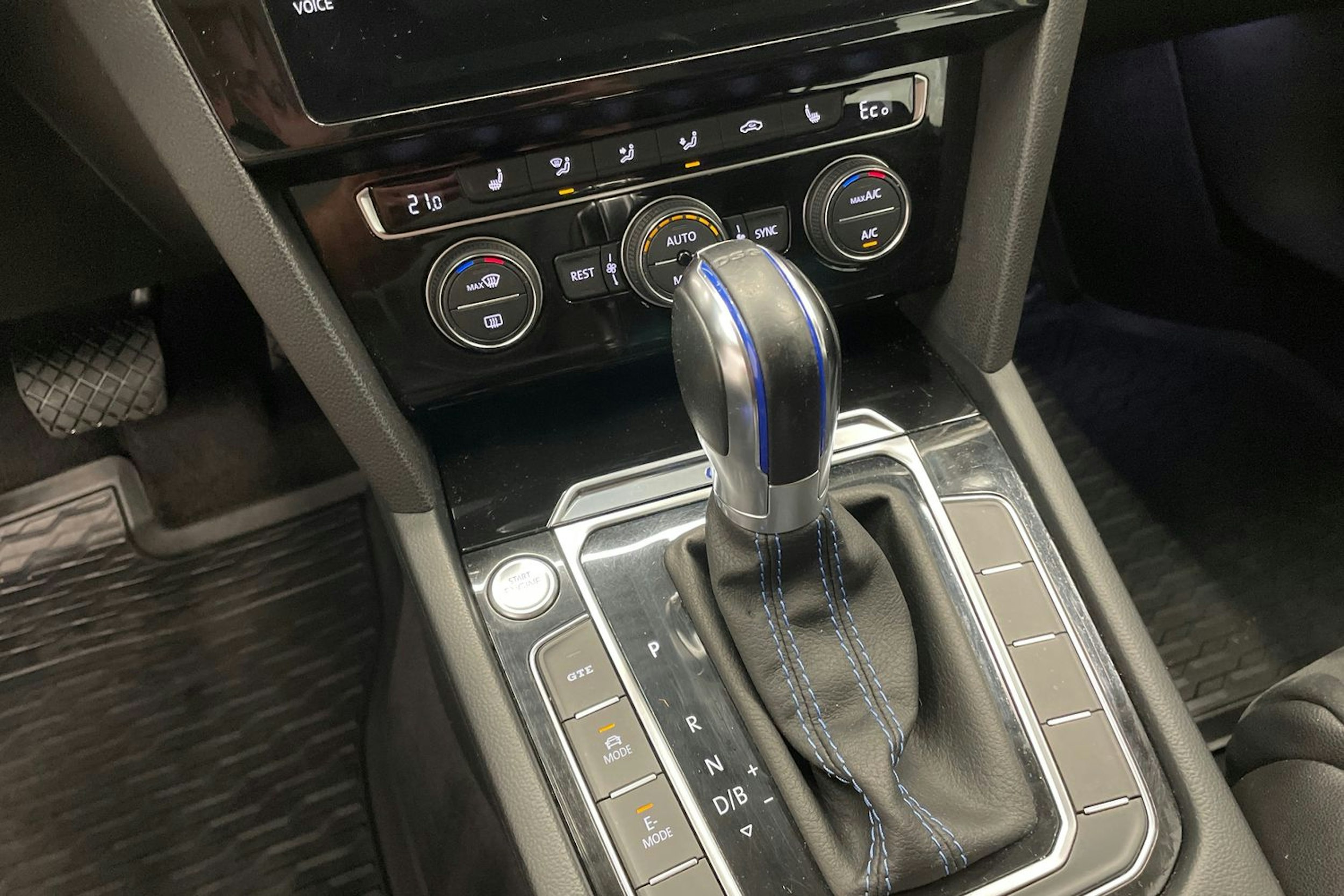Harmaa Volkswagen PASSAT 2018 kuva 15.