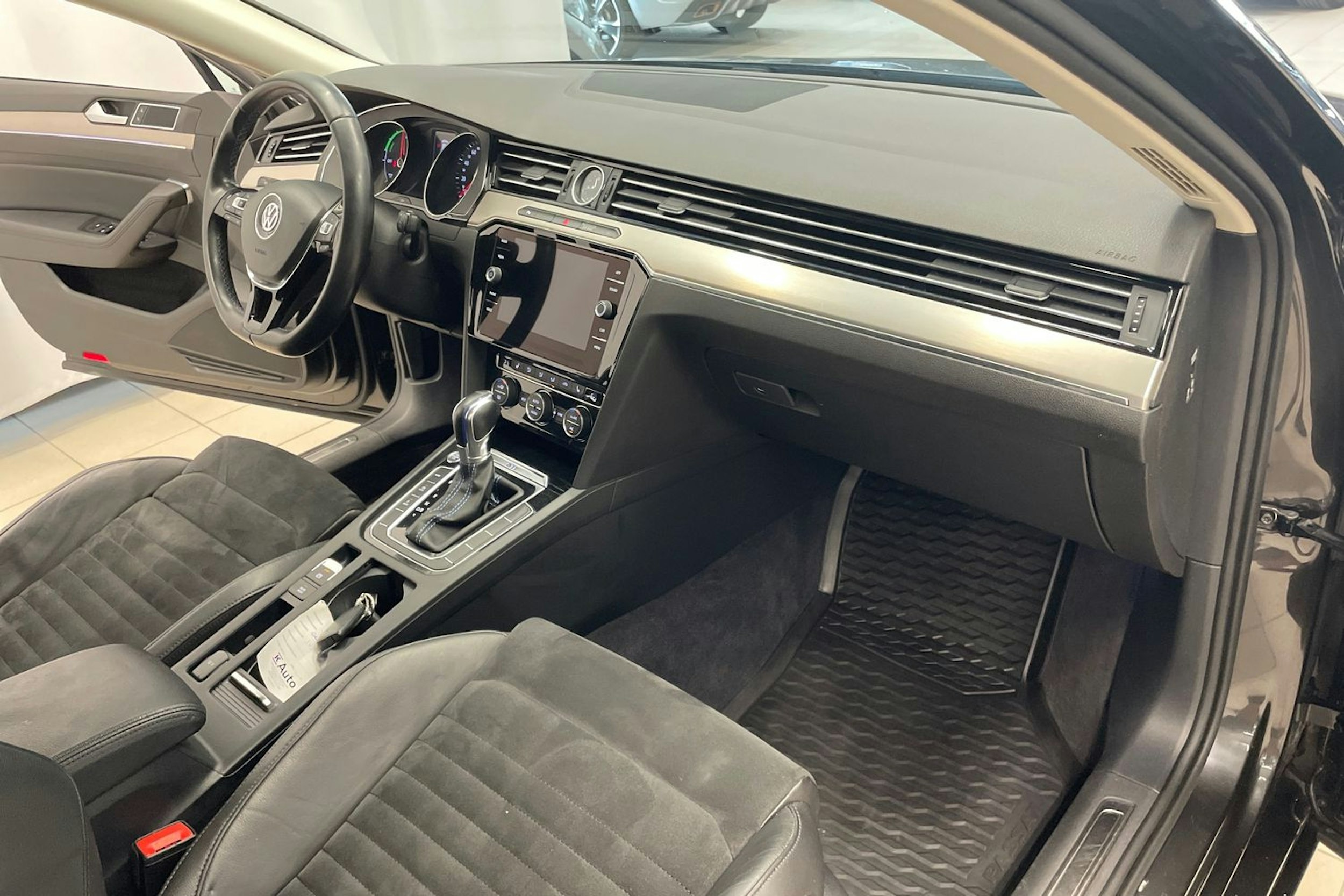 Harmaa Volkswagen PASSAT 2018 kuva 18.