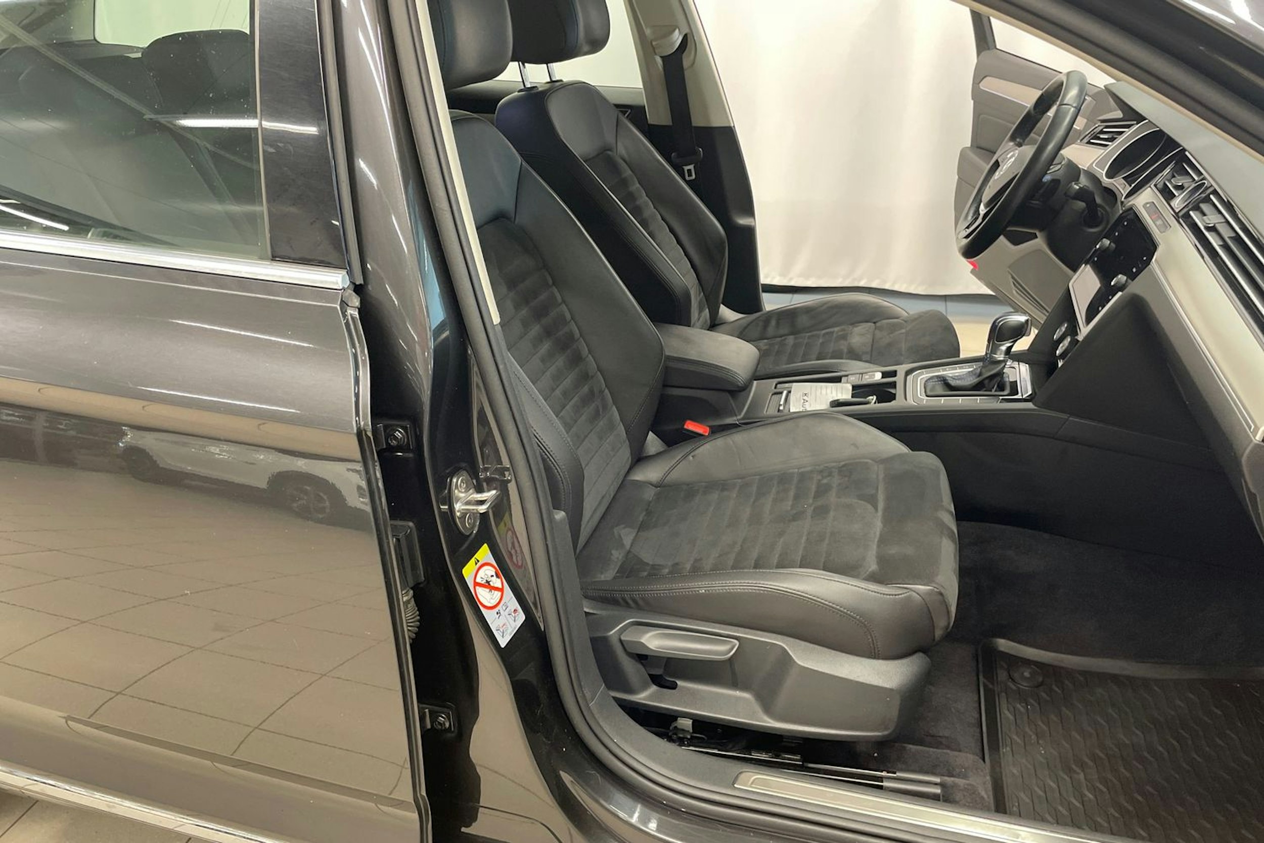 Harmaa Volkswagen PASSAT 2018 kuva 19.