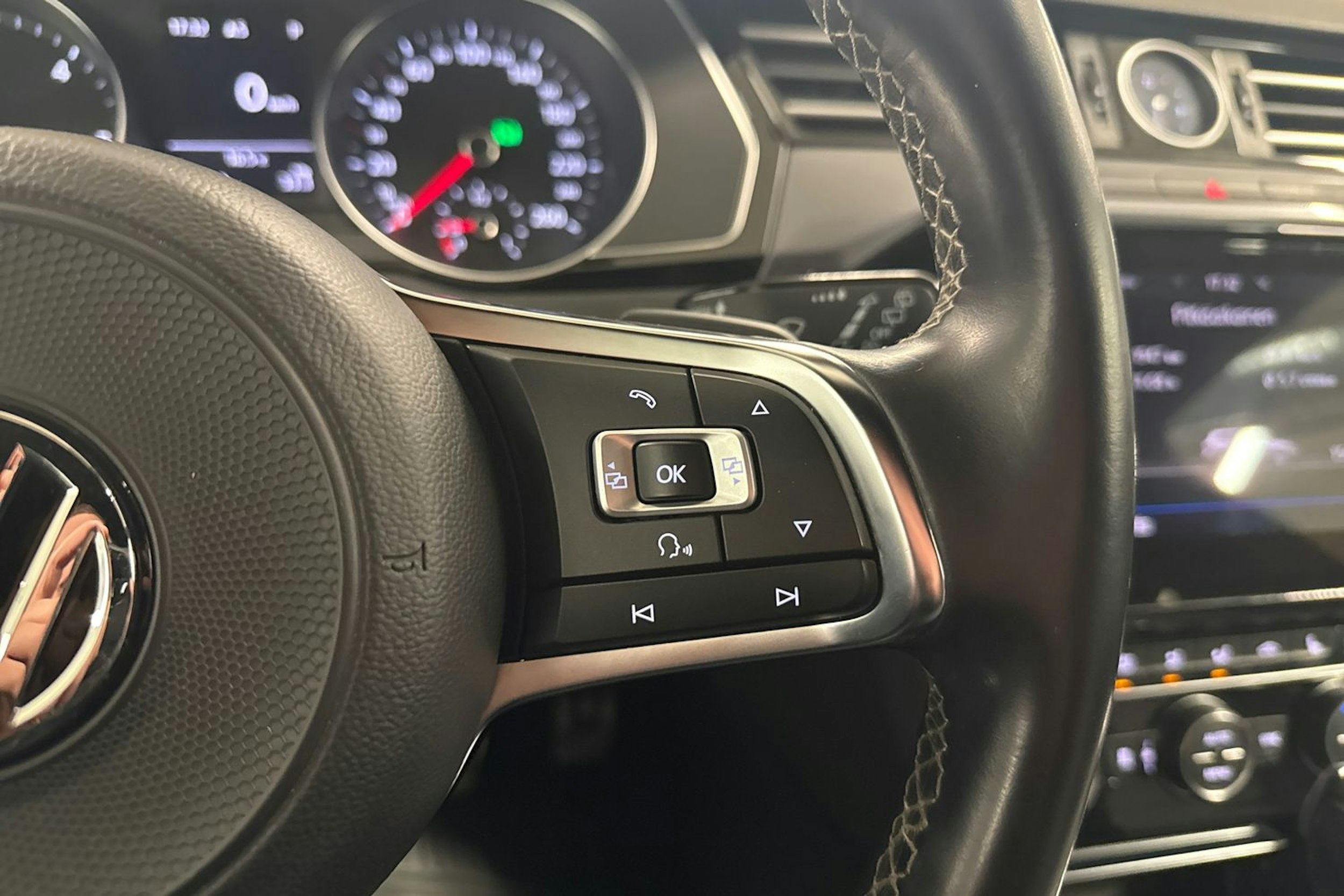 Harmaa Volkswagen PASSAT 2018 kuva 16.