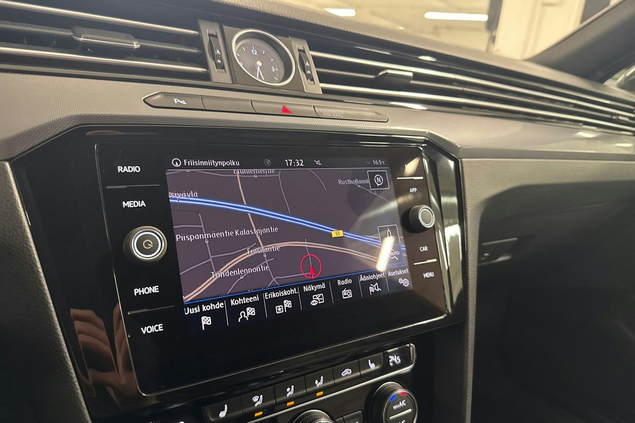 Harmaa Volkswagen PASSAT 2018 kuva 19.