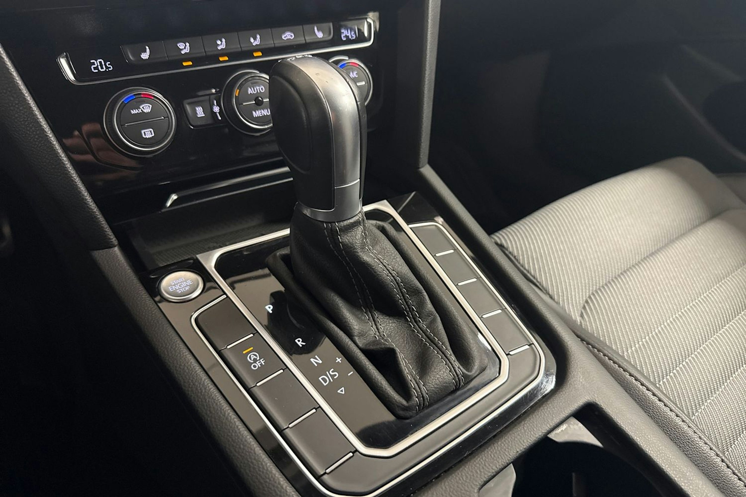 Harmaa Volkswagen PASSAT 2018 kuva 23.