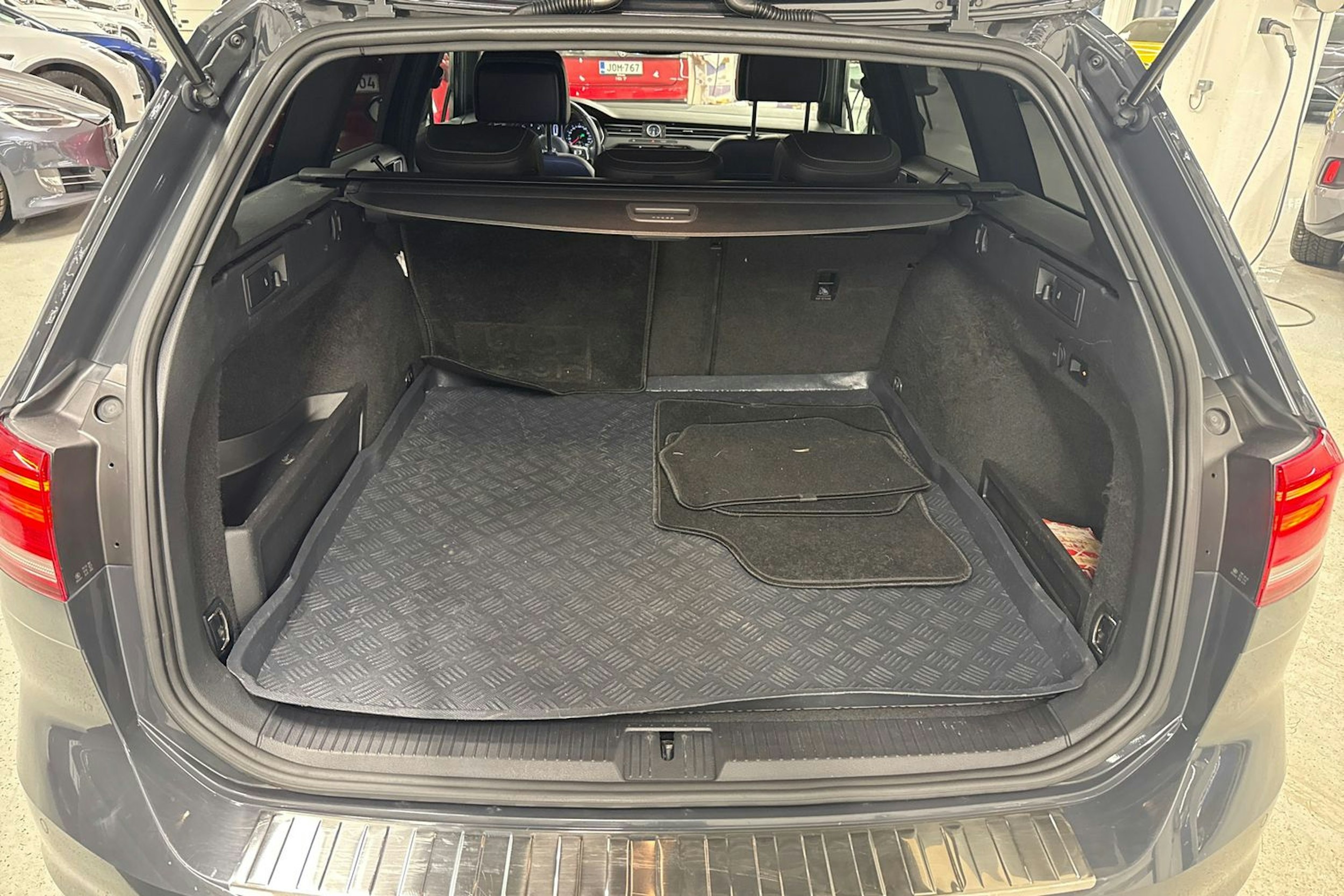 Harmaa Volkswagen PASSAT 2018 kuva 27.