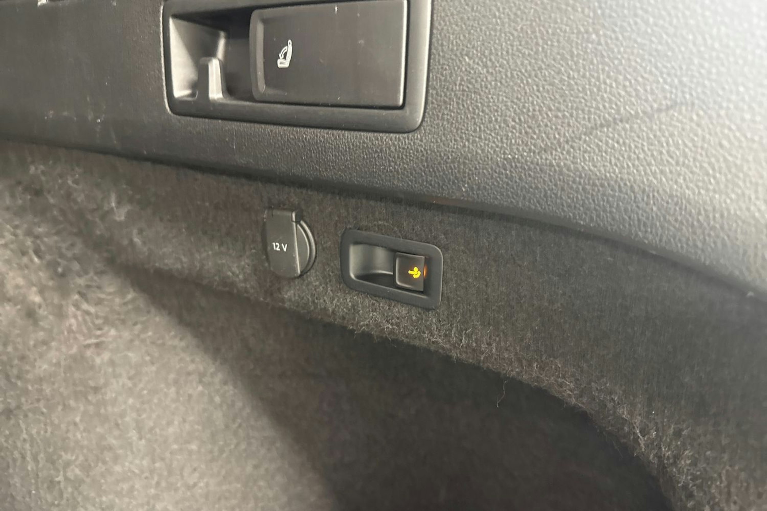 Harmaa Volkswagen PASSAT 2018 kuva 28.