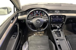 Valkoinen Volkswagen PASSAT 2018 kuva 3.