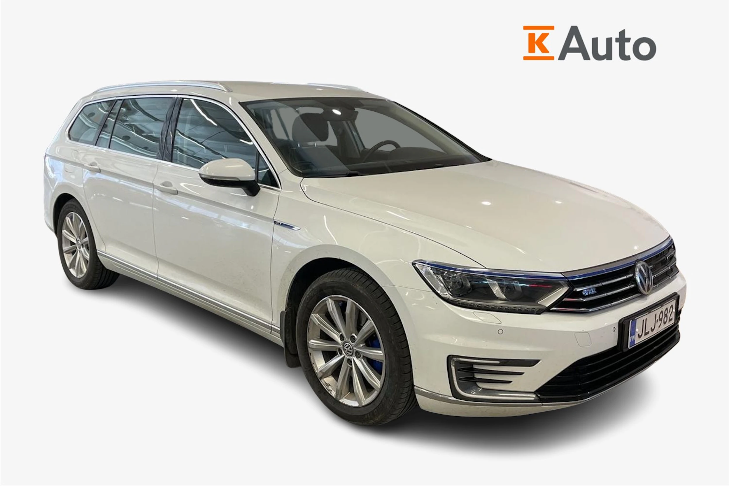 valkoinen Volkswagen Passat 2018 kuva 1.