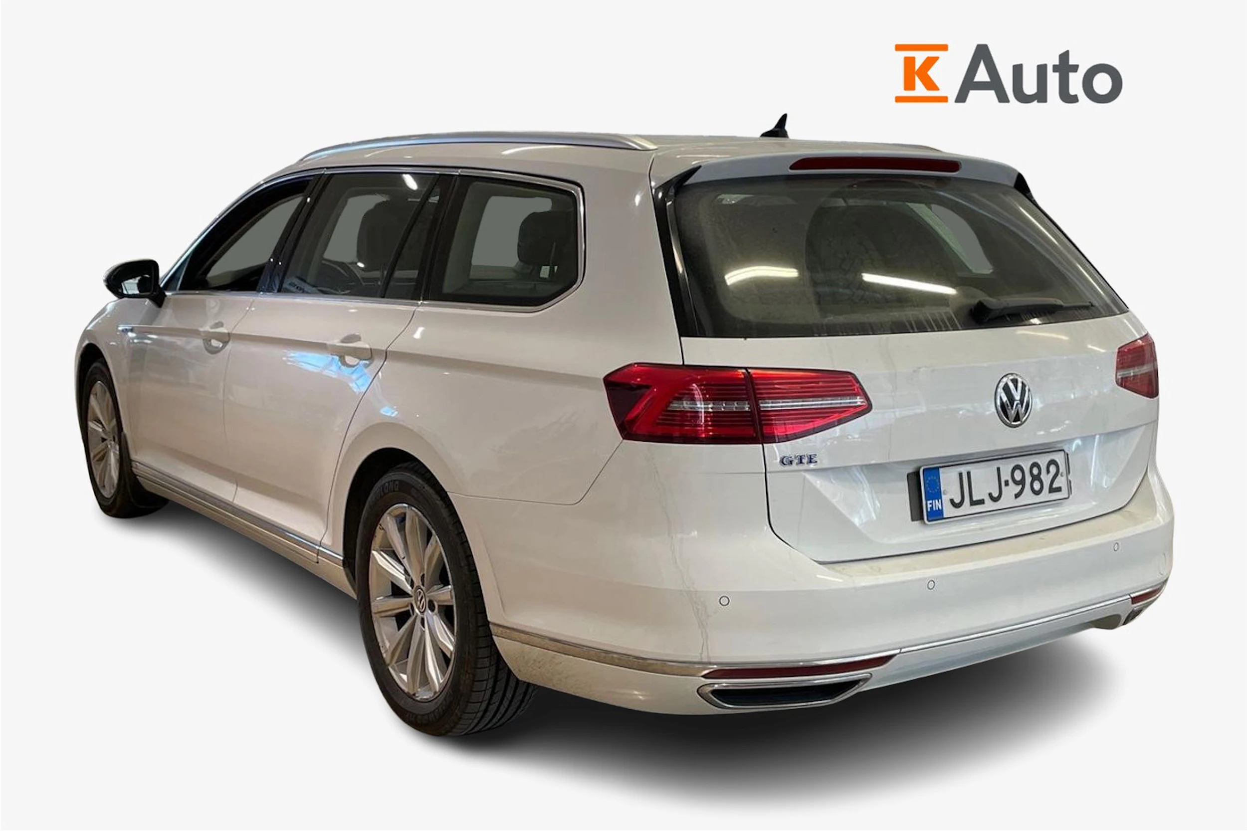 valkoinen Volkswagen Passat 2018 kuva 2.