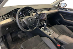 valkoinen Volkswagen Passat 2018 kuva 8.