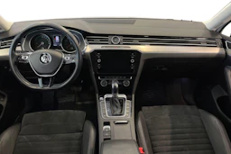 valkoinen Volkswagen Passat 2018 kuva 9.