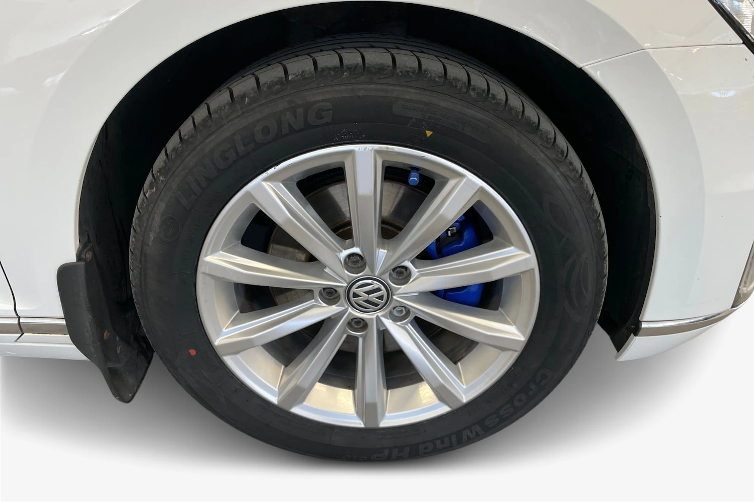 valkoinen Volkswagen Passat 2018 kuva 12.