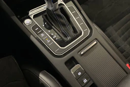 valkoinen Volkswagen Passat 2018 kuva 20.