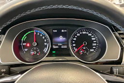valkoinen Volkswagen Passat 2018 kuva 21.