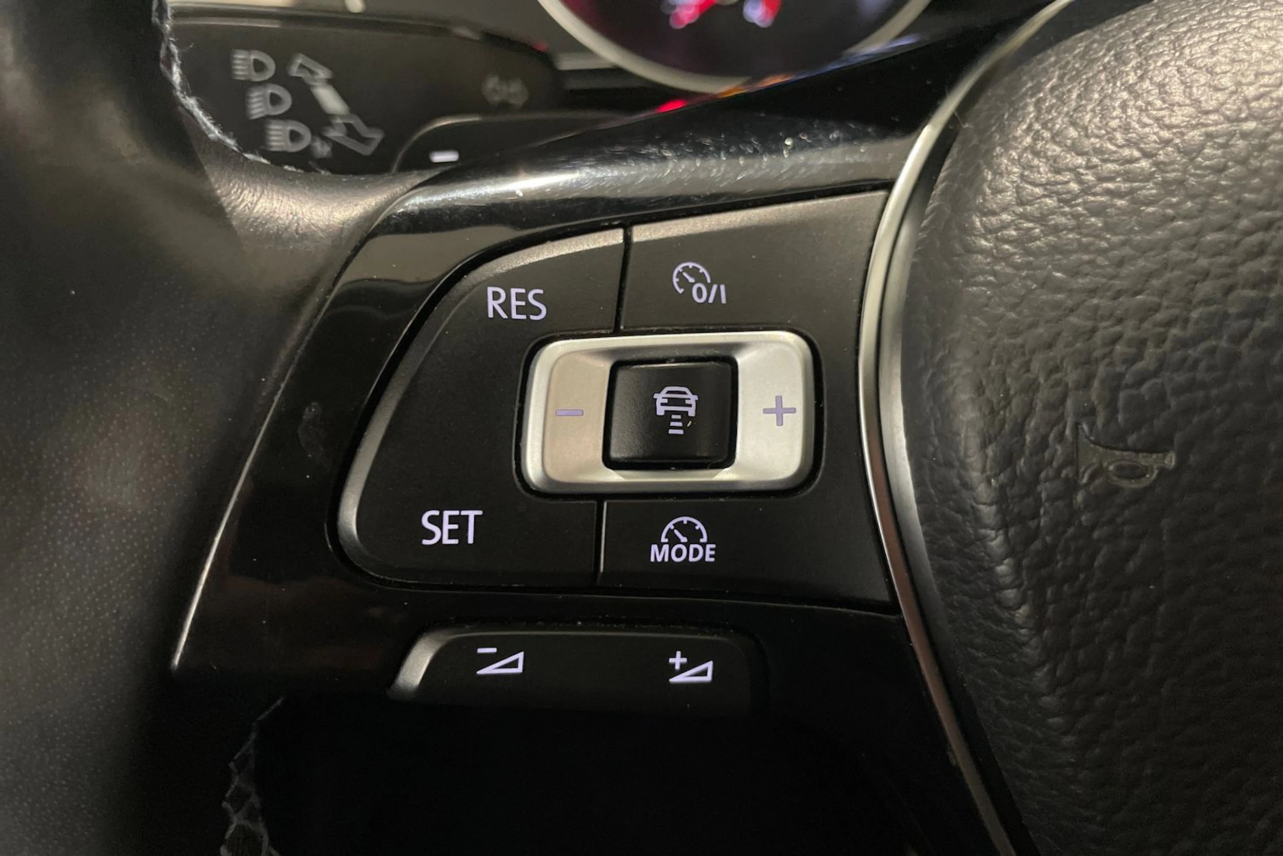 valkoinen Volkswagen Passat 2018 kuva 26.