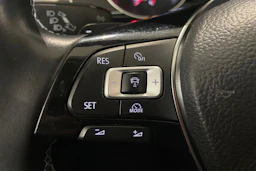 valkoinen Volkswagen Passat 2018 kuva 26.
