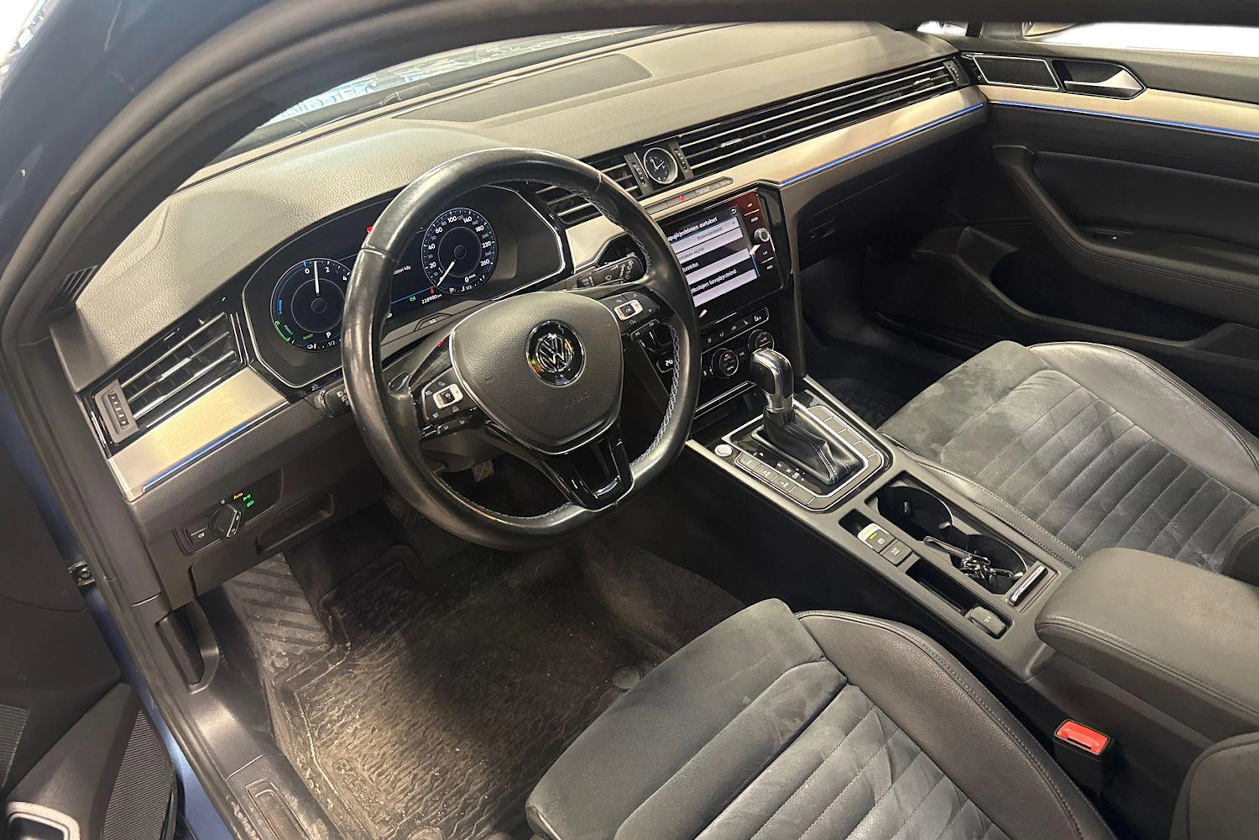 sininen Volkswagen Passat 2018 kuva 3.