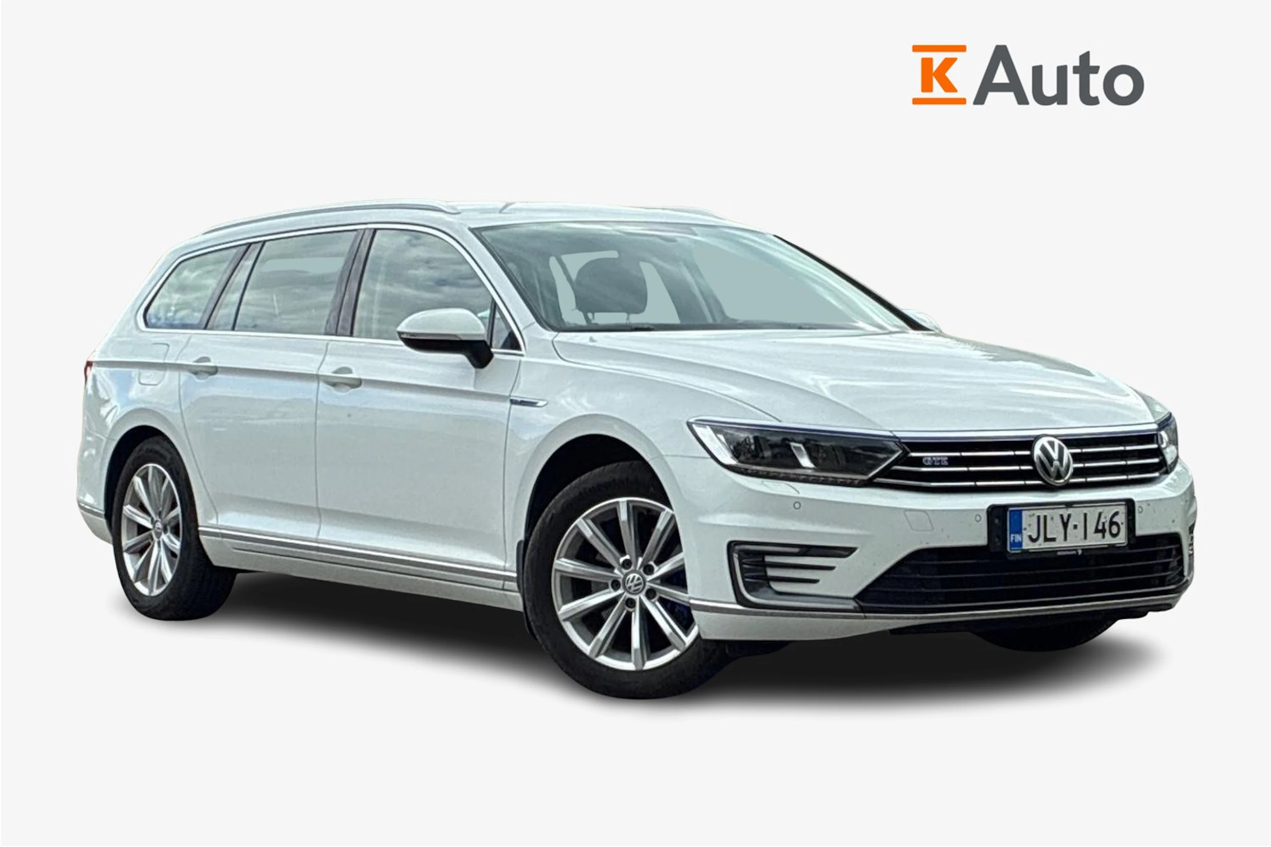 valkoinen Volkswagen Passat 2018 kuva 1.