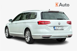valkoinen Volkswagen Passat 2018 kuva 2.