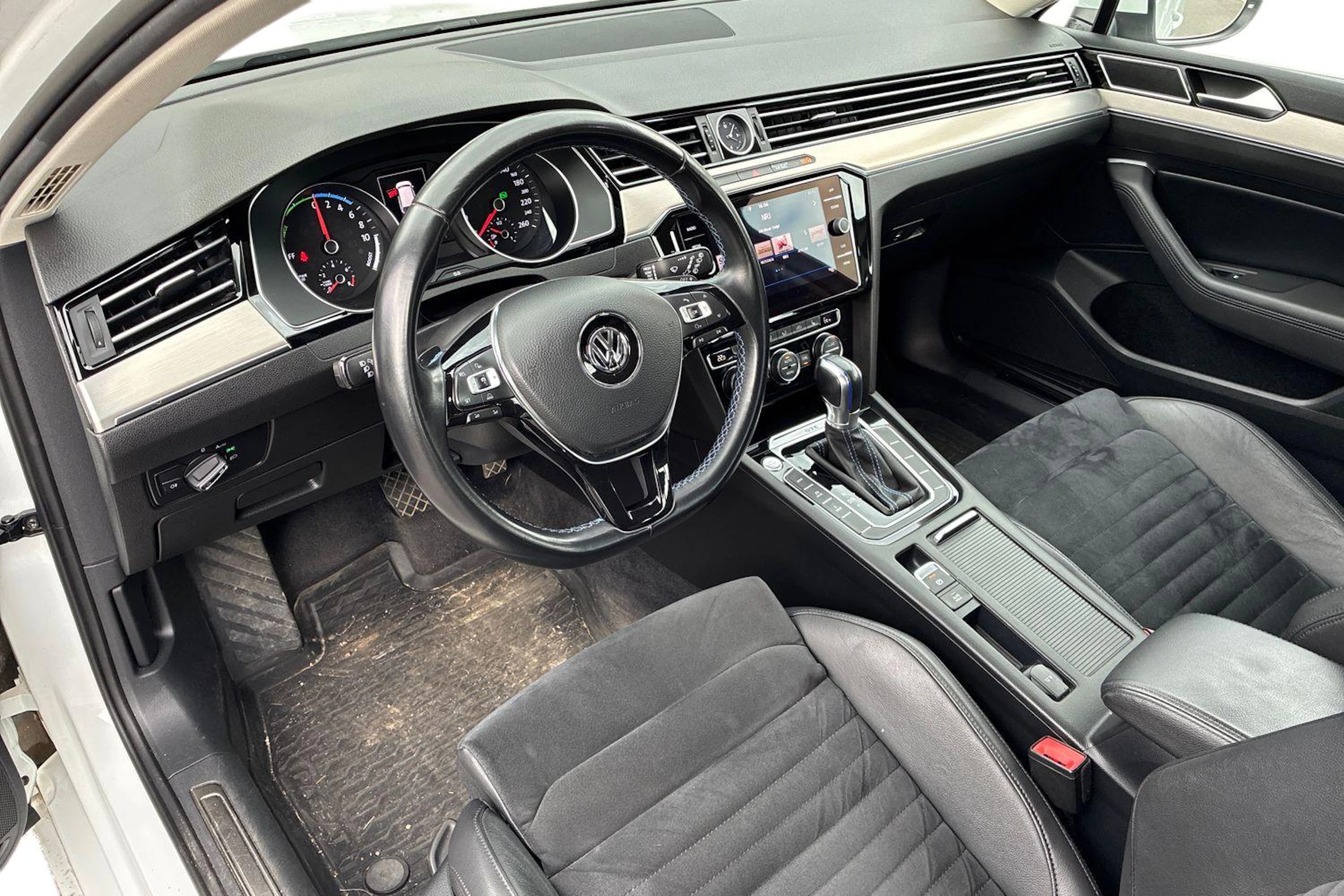 valkoinen Volkswagen Passat 2018 kuva 3.