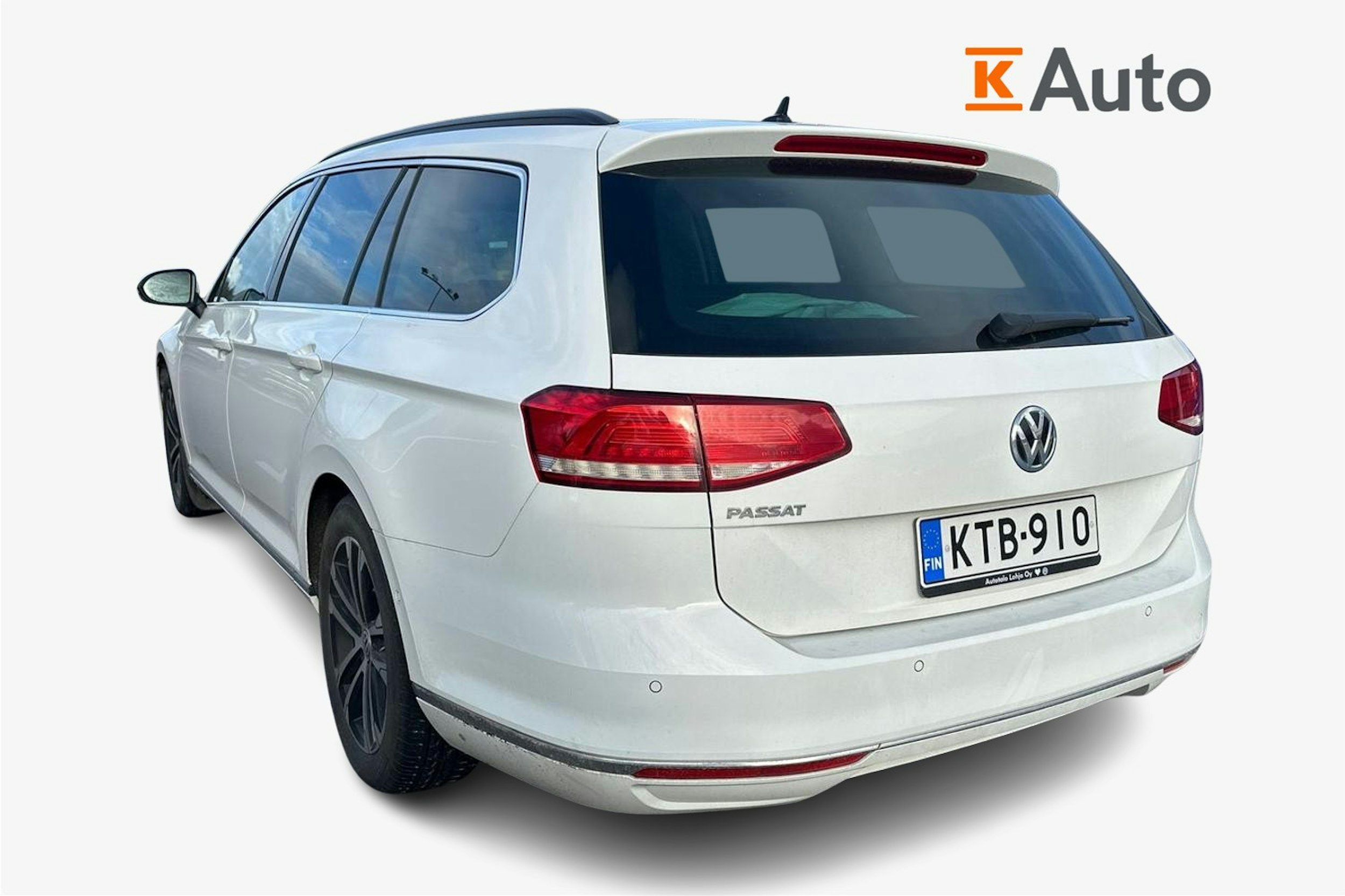 valkoinen Volkswagen Passat 2018 kuva 2.