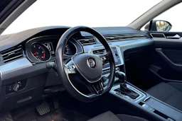 harmaa Volkswagen Passat 2018 kuva 3.