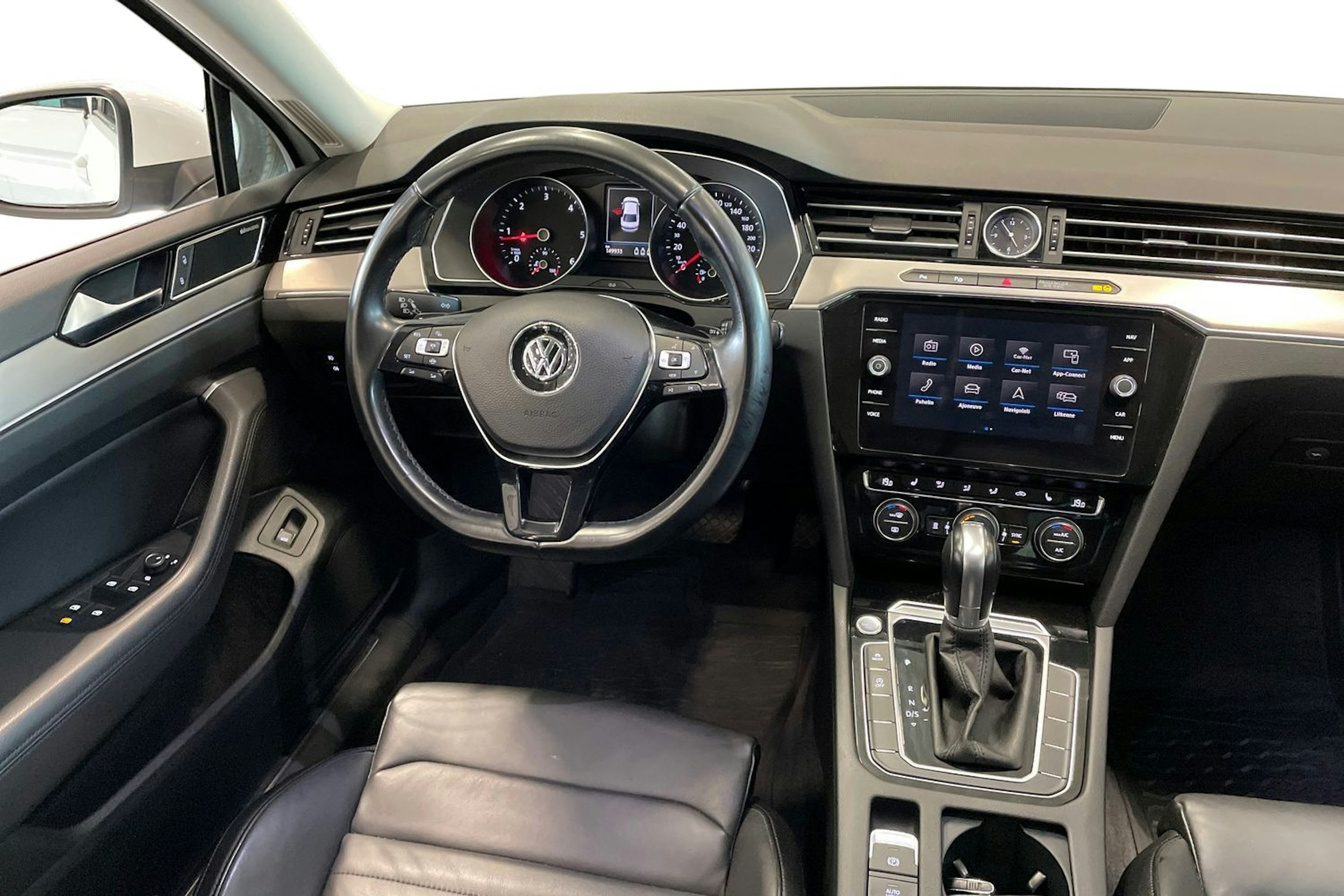 valkoinen Volkswagen Passat 2018 kuva 7.