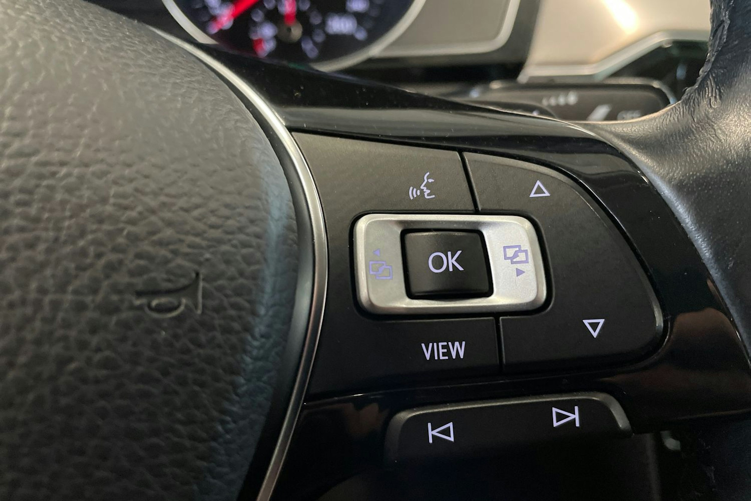 valkoinen Volkswagen Passat 2018 kuva 13.