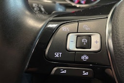 valkoinen Volkswagen Passat 2018 kuva 14.