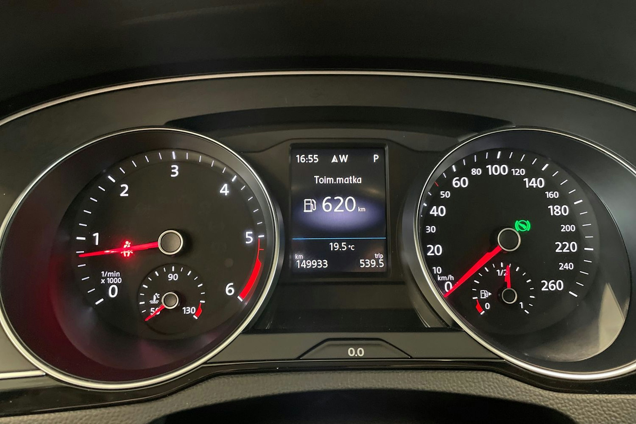 valkoinen Volkswagen Passat 2018 kuva 15.