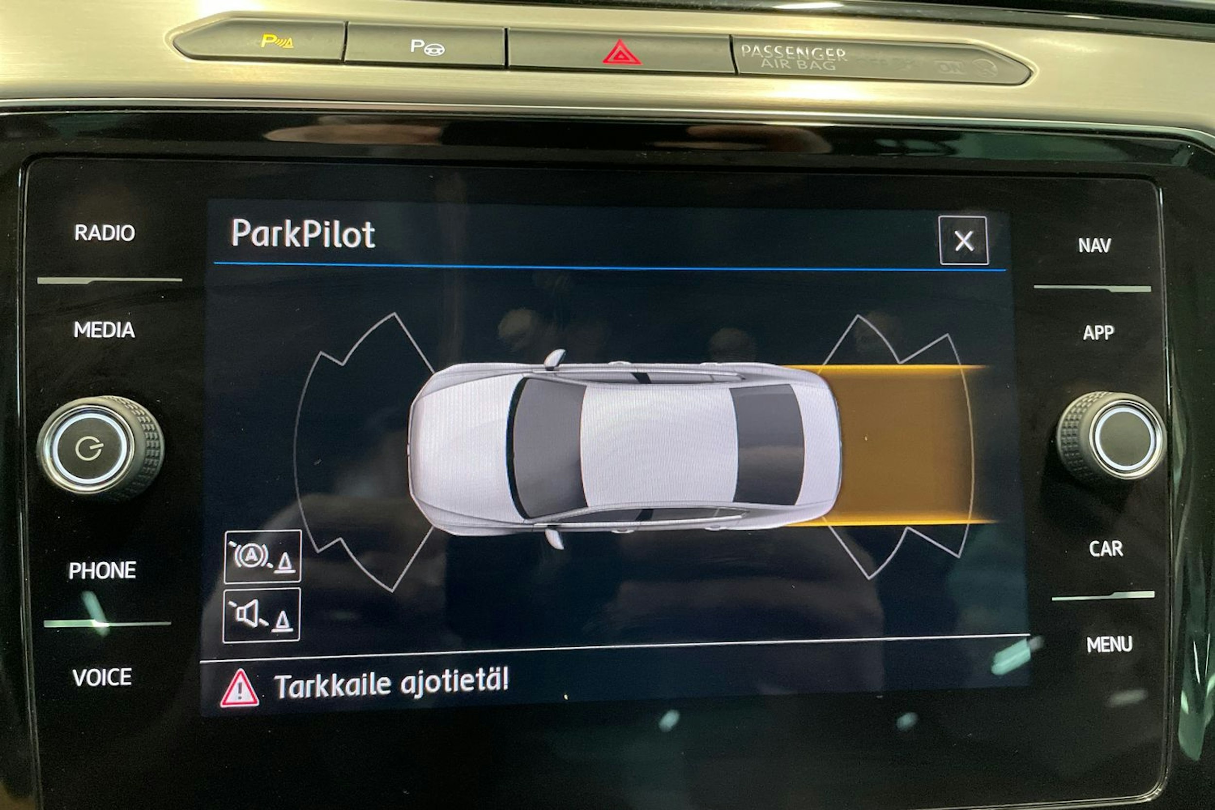 valkoinen Volkswagen Passat 2018 kuva 18.