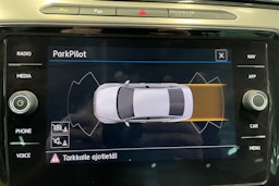 valkoinen Volkswagen Passat 2018 kuva 18.