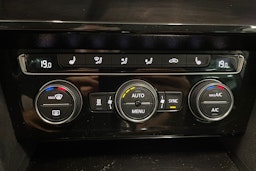 valkoinen Volkswagen Passat 2018 kuva 28.