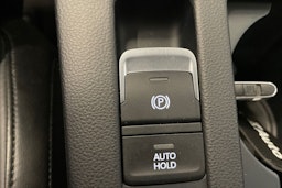 valkoinen Volkswagen Passat 2018 kuva 30.