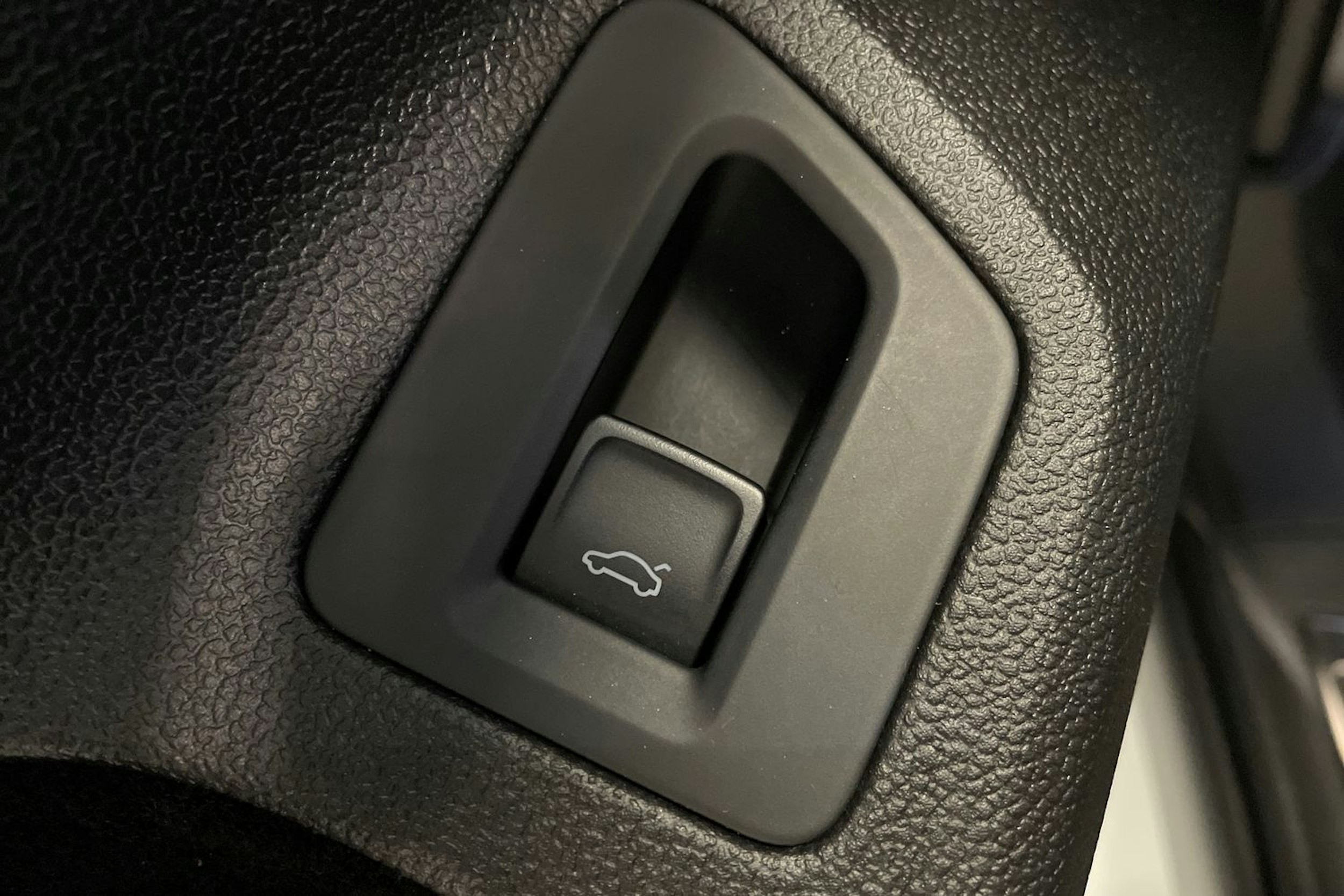 valkoinen Volkswagen Passat 2018 kuva 33.