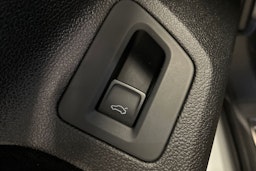 valkoinen Volkswagen Passat 2018 kuva 33.