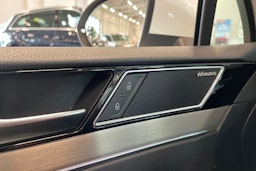 valkoinen Volkswagen Passat 2018 kuva 34.