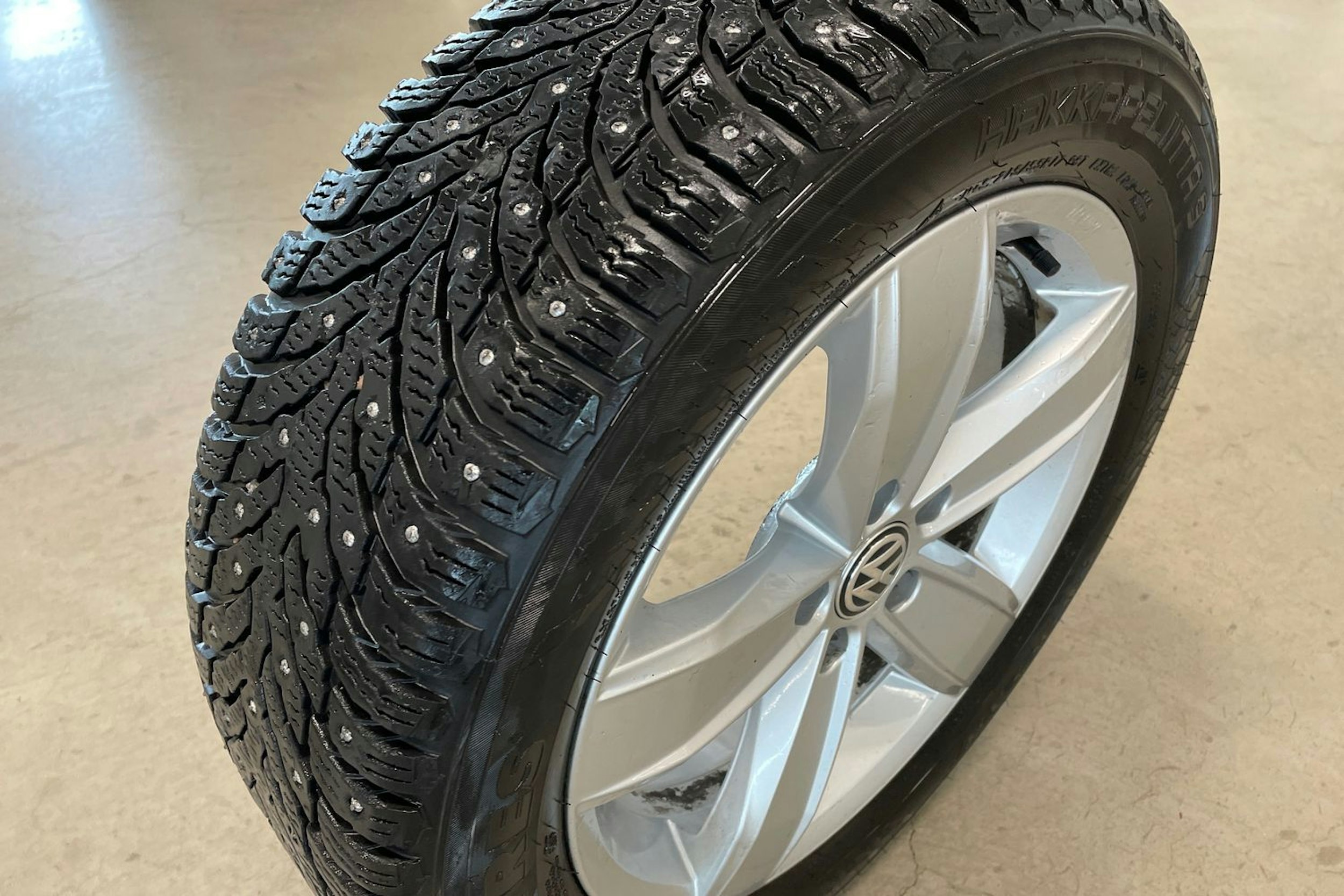 valkoinen Volkswagen Passat 2018 kuva 36.