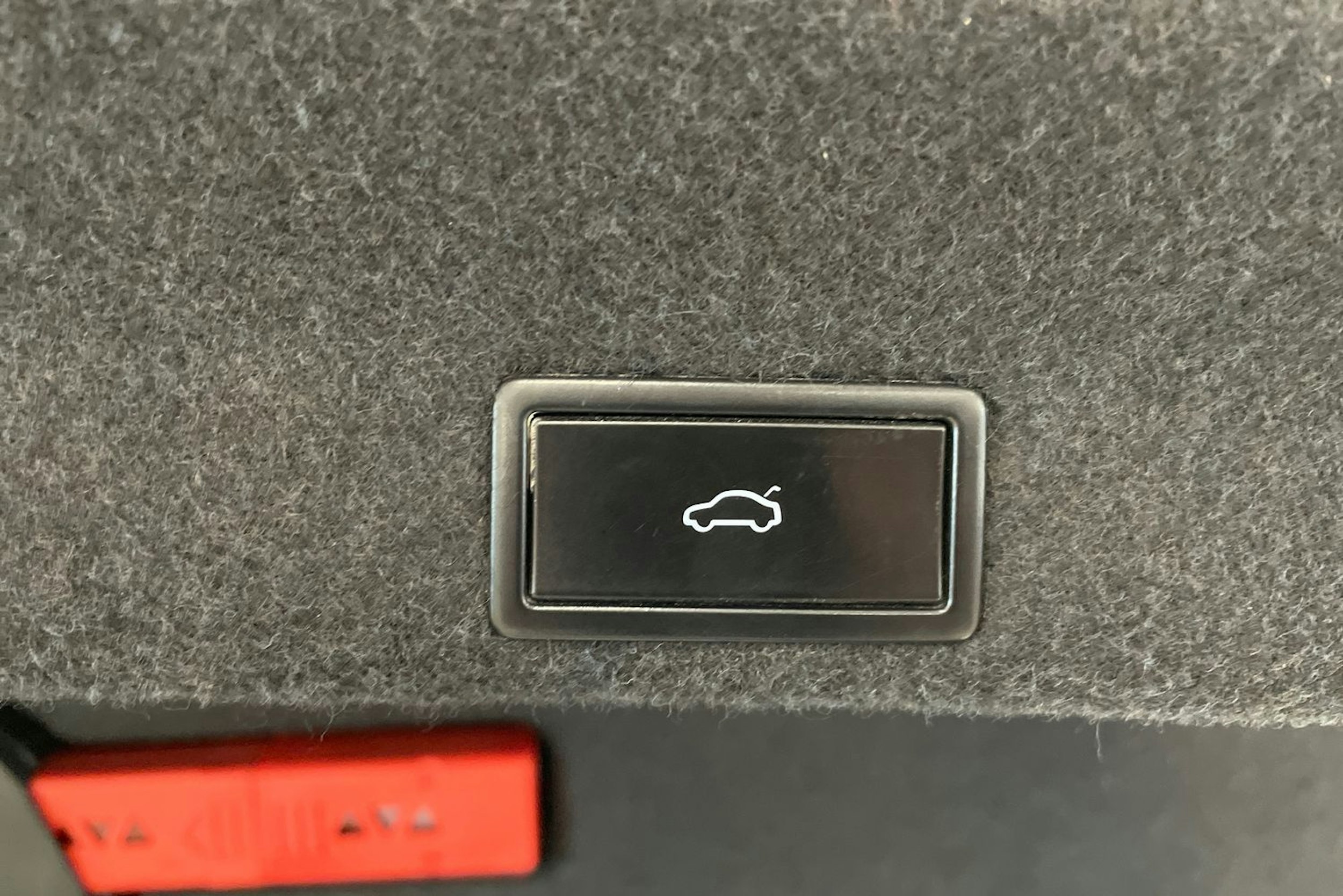 valkoinen Volkswagen Passat 2018 kuva 39.