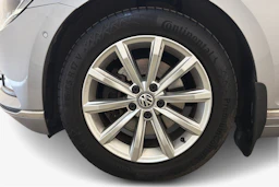 sininen Volkswagen Passat 2019 kuva 9.
