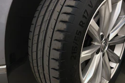 sininen Volkswagen Passat 2019 kuva 10.